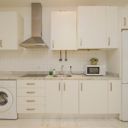 Lovely Apt In The City Center - 15M Walk Giralda เซบีญา ภายนอก รูปภาพ