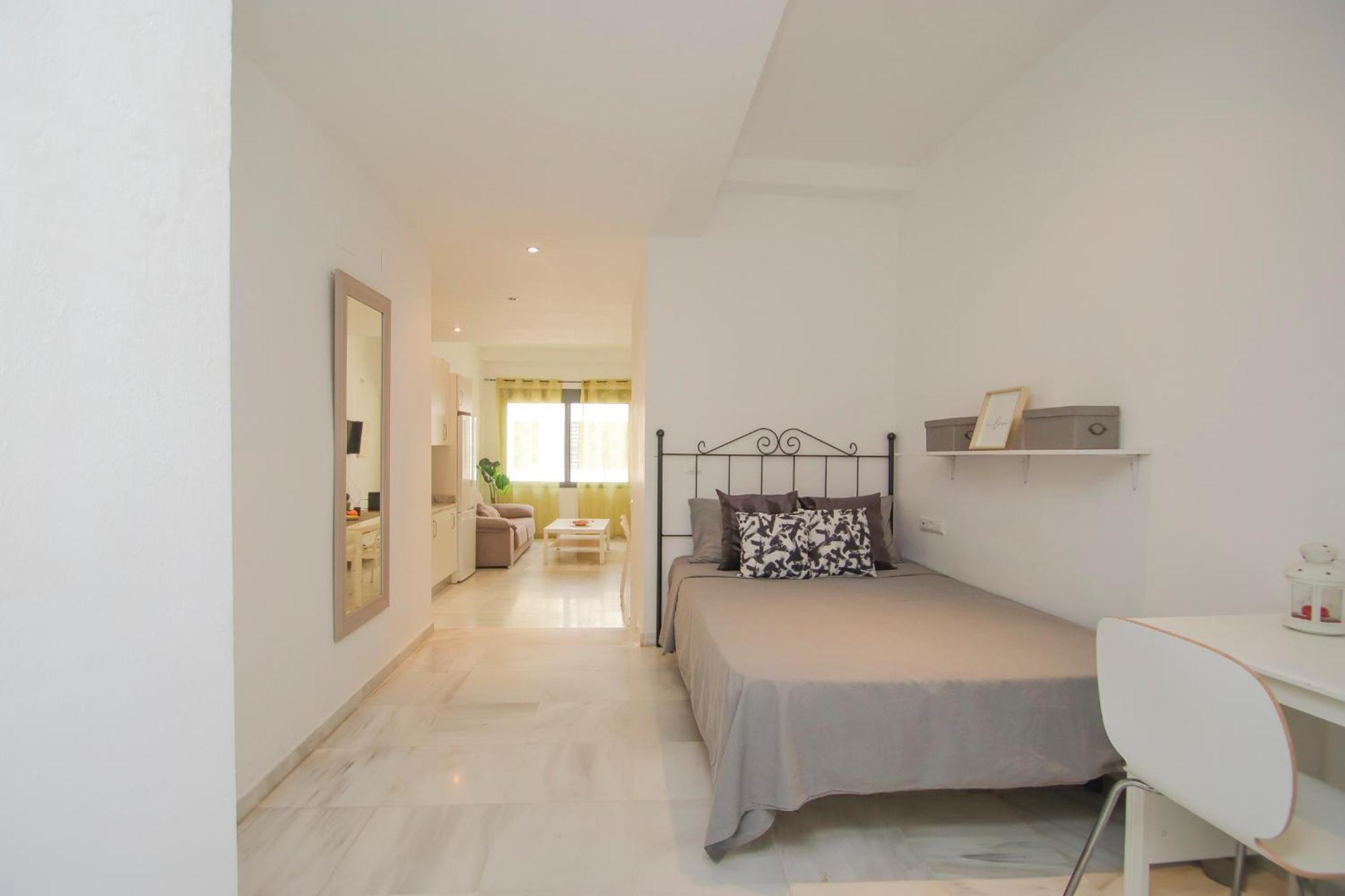 Lovely Apt In The City Center - 15M Walk Giralda เซบีญา ภายนอก รูปภาพ