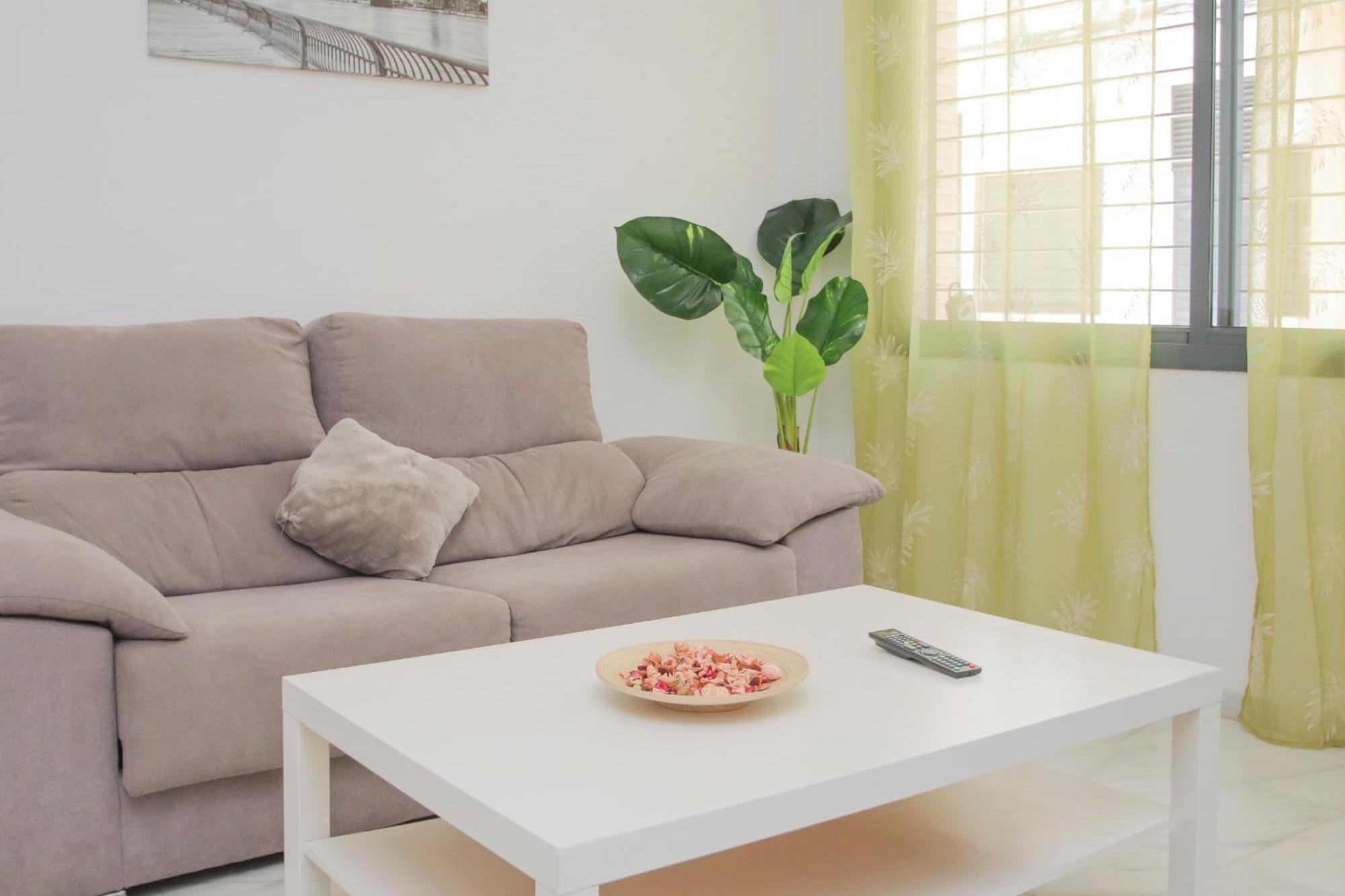 Lovely Apt In The City Center - 15M Walk Giralda เซบีญา ภายนอก รูปภาพ