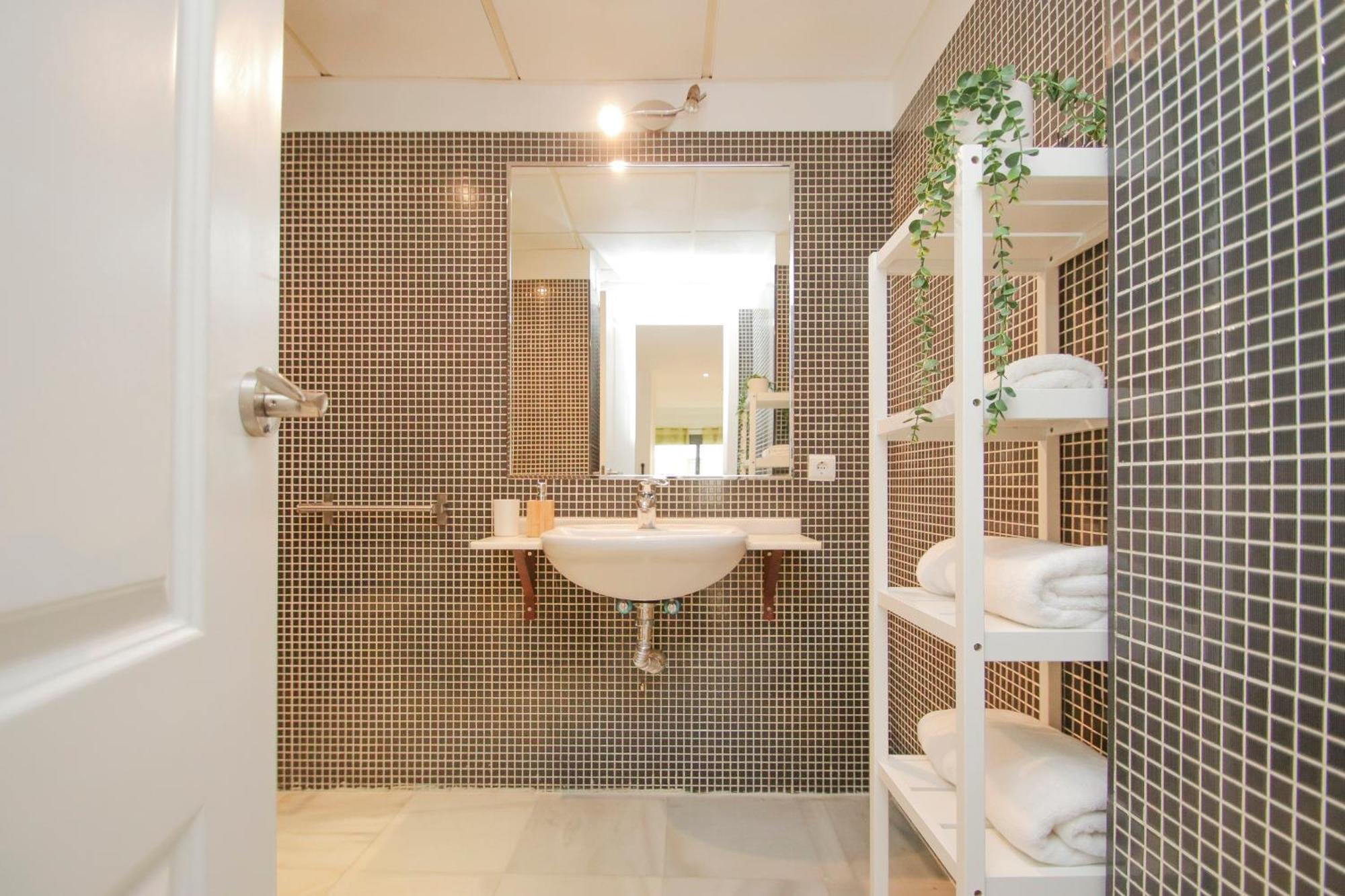 Lovely Apt In The City Center - 15M Walk Giralda เซบีญา ภายนอก รูปภาพ